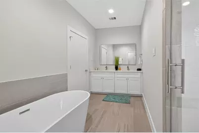 833 Dorchester St Street #E, Houston, TX 77022 - Photo 27