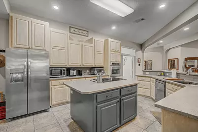 20 Chuckwagon Court, Angleton, TX 77515 - Photo 7