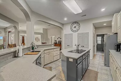 20 Chuckwagon Court, Angleton, TX 77515 - Photo 5