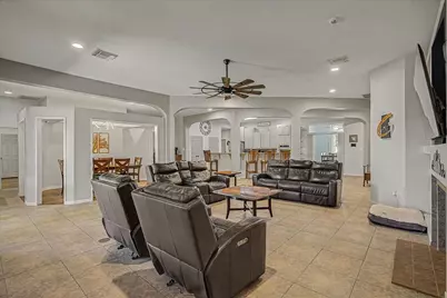 20 Chuckwagon Court, Angleton, TX 77515 - Photo 9