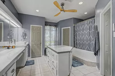 20 Chuckwagon Court, Angleton, TX 77515 - Photo 19