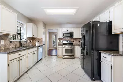 2 Village Knoll Place, The Woodlands, TX 77381 - Photo 15