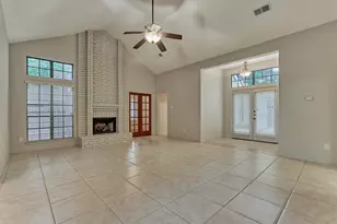 2 Village Knoll Pl, The Woodlands, TX 77381 - Photo 9