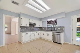 814 Heathgate Dr, Houston, TX 77062 - Photo 11