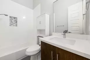 904 W 25th St, Houston, TX 77008 - Photo 7