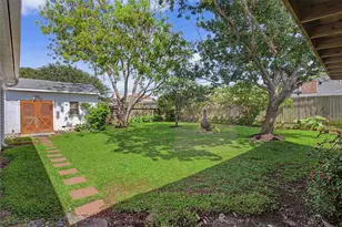 7213 Youpon Dr, Galveston, TX 77551 - Photo 35