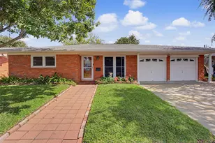 7213 Youpon Dr, Galveston, TX 77551 - Photo 3