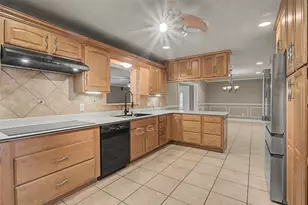 7213 Youpon Dr, Galveston, TX 77551 - Photo 9