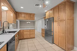 7213 Youpon Dr, Galveston, TX 77551 - Photo 11