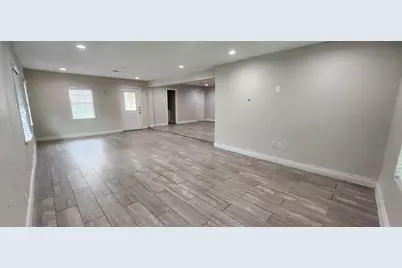 5655 Meadow Creek Lane, Houston, TX 77017 - Photo 7