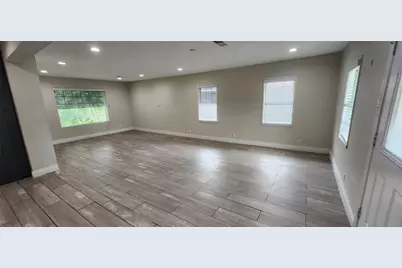 5655 Meadow Creek Lane, Houston, TX 77017 - Photo 5