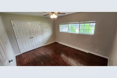 5655 Meadow Creek Lane, Houston, TX 77017 - Photo 3