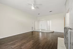 830 Seacliff Dr, Houston, TX 77062 - Photo 7