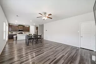 1812 Kingsford Prairie Ct, Pearland, TX 77089 - Photo 5