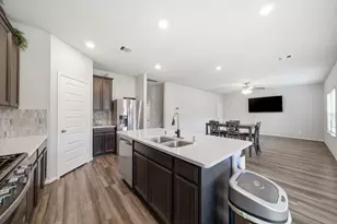 1812 Kingsford Prairie Ct, Pearland, TX 77089 - Photo 9