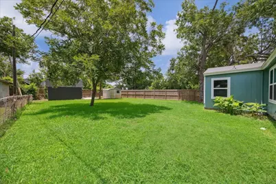 210 Laurel Street, Lake Jackson, TX 77566 - Photo 13