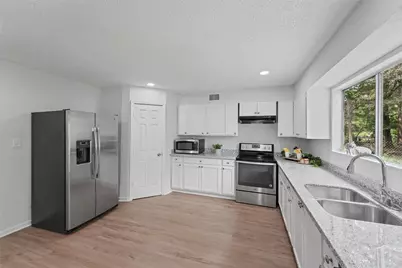 18009 Split Oak Circle, New Caney, TX 77357 - Photo 9