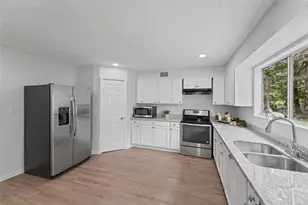 18009 Split Oak Cir, New Caney, TX 77357 - Photo 9