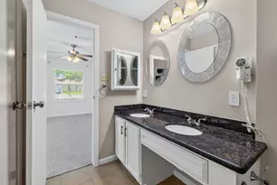 12422 Old River Dr, Baytown, TX 77523 - Photo 17