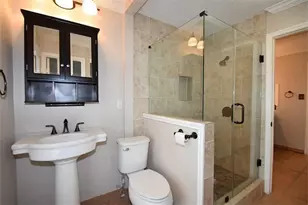 9323 Westwood Village Dr, Houston, TX 77036 - Photo 9