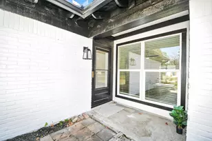 10411 Westray St, Houston, TX 77043 - Photo 9