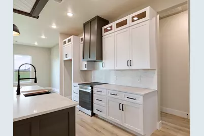 565 Longhorn Trail, Angleton, TX 77515 - Photo 11