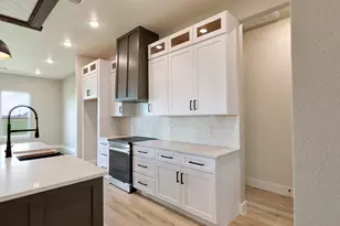 565 Longhorn Trail, Angleton, TX 77515 - Photo 11
