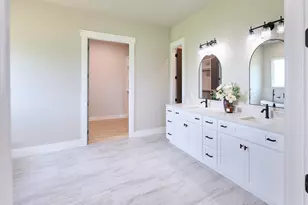 565 Longhorn Trail, Angleton, TX 77515 - Photo 17