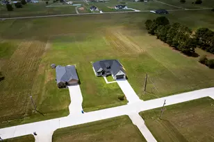 565 Longhorn Trail, Angleton, TX 77515 - Photo 35