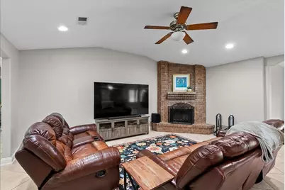10122 Laurie Lane, Highlands, TX 77562 - Photo 7