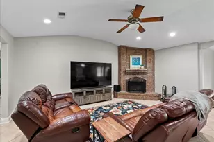 10122 Laurie Ln, Highlands, TX 77562 - Photo 7