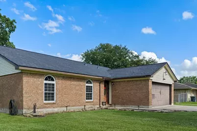 10122 Laurie Lane, Highlands, TX 77562 - Photo 3