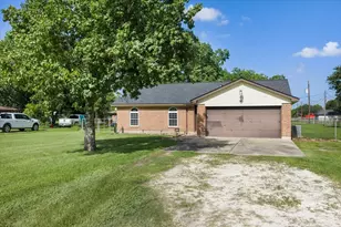 10122 Laurie Ln, Highlands, TX 77562 - Photo 1