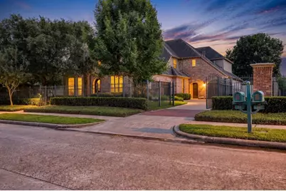 18 Waters Lake Boulevard, Missouri City, TX 77459 - Photo 1