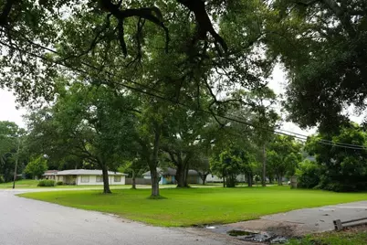 2606 N Houston Drive, La Marque, TX 77568 - Photo 3