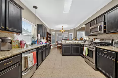 8027 Aspen Court, Baytown, TX 77523 - Photo 9