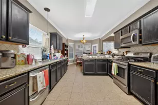 8027 Aspen Ct, Baytown, TX 77523 - Photo 9