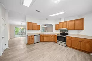 651 Cedar Point Dr, Livingston, TX 77351 - Photo 9