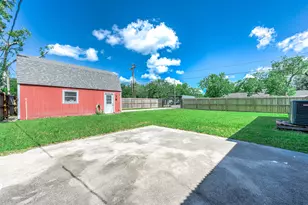 1419 S Durant St, Alvin, TX 77511 - Photo 31