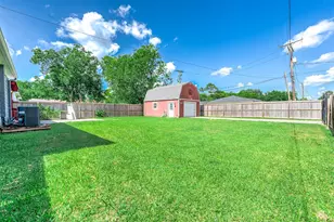 1419 S Durant St, Alvin, TX 77511 - Photo 37