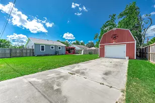 1419 S Durant St, Alvin, TX 77511 - Photo 35
