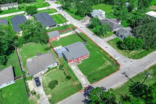 1419 S Durant St, Alvin, TX 77511 - Photo 45