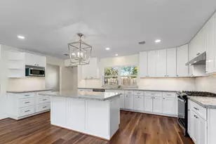 10218 Moorberry Ln, Houston, TX 77043 - Photo 9