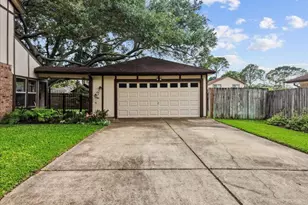 1810 Hunt Dr, Friendswood, TX 77546 - Photo 5
