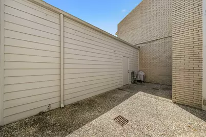1746 S Gessner, Houston, TX 77063 - Photo 23