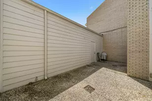1746 S Gessner, Houston, TX 77063 - Photo 23
