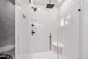 2111 Chapman St, Houston, TX 77009 - Photo 11