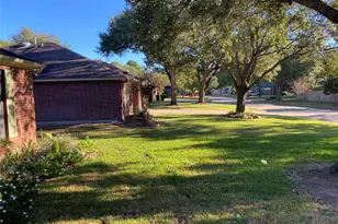 1221 Shadowlake Dr, Sealy, TX 77474 - Photo 13