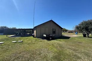 1904 Dodge Ln, Wallis, TX 77485 - Photo 5