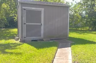 312 Center Way St, Lake Jackson, TX 77566 - Photo 9